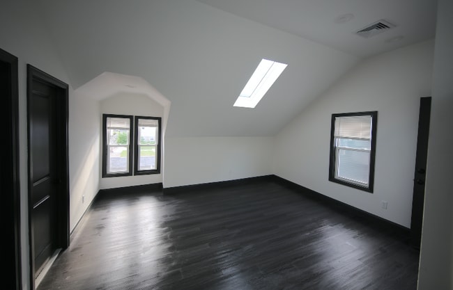 Building Photo - 23 E Transit St