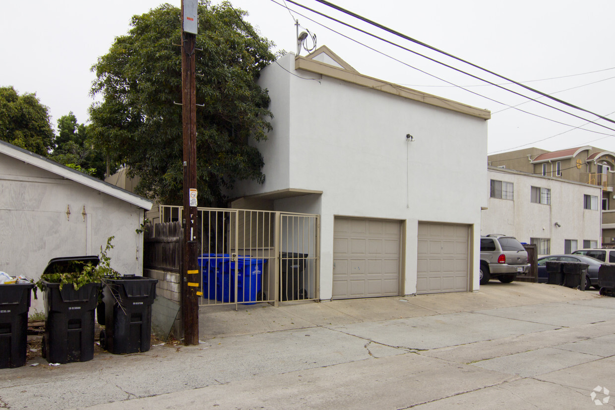 Building Photo - 2211-2213 Felspar St