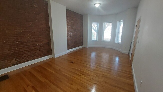 Foto del edificio - 76 W Cottage St