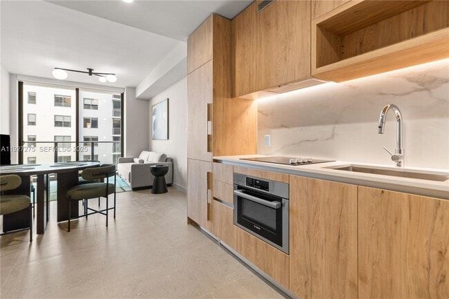 Building Photo - 11 NE 6th St