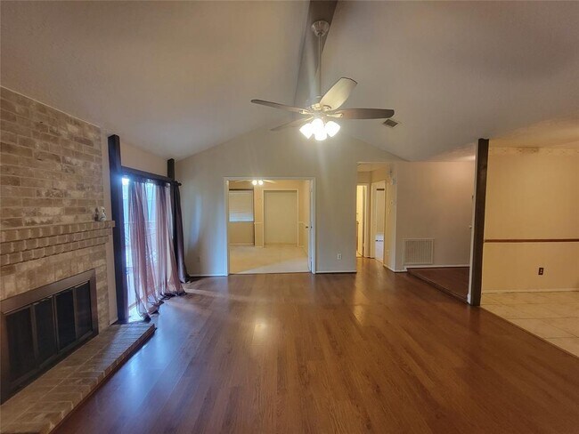 Building Photo - 22619 Market Square Ln