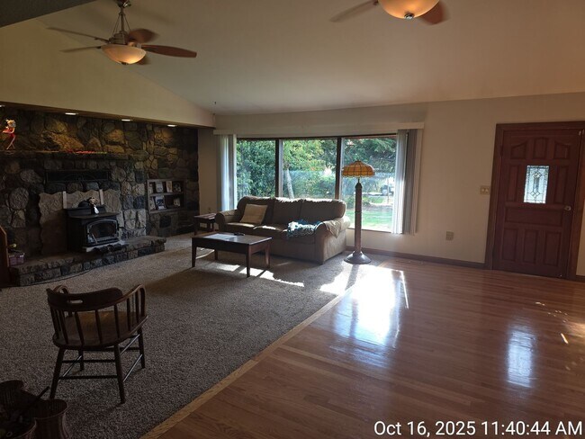 Foto del edificio - Log House in Auburn ready for move in Nove...