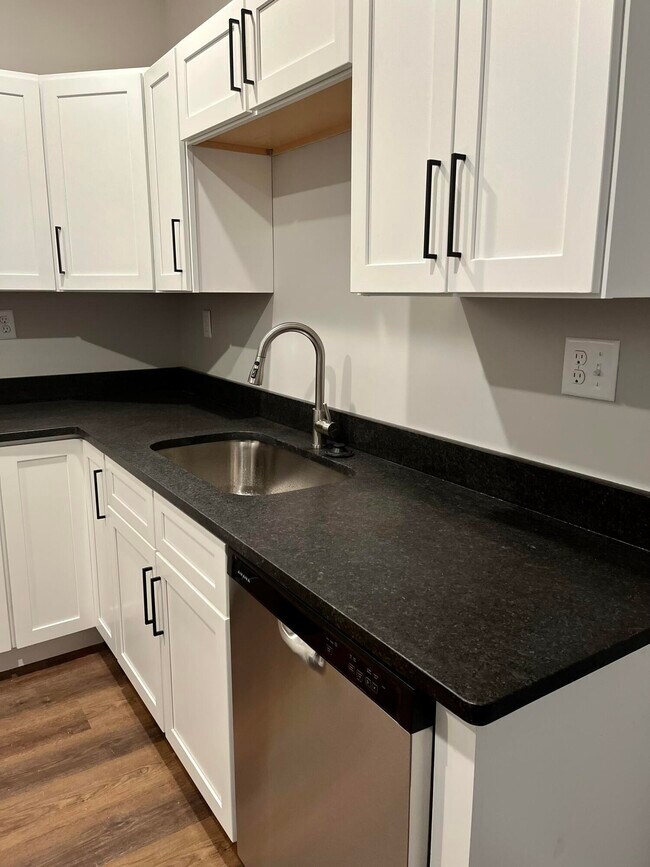 Building Photo - 103 Juniper Path