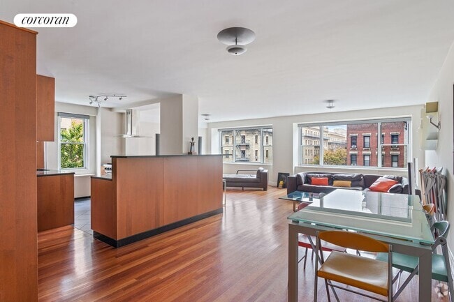 Building Photo - 340 E 64th St