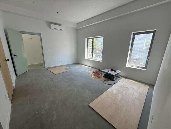 Building Photo - 536 Smith St