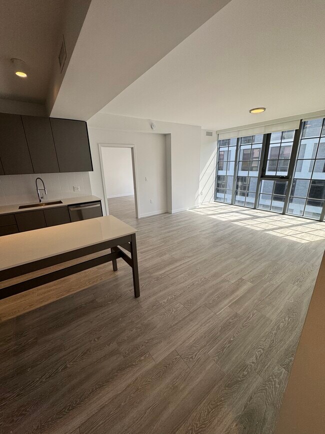 Sala de estar / Cocina - 32 NW 27th St