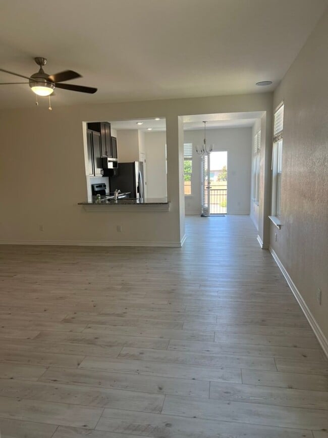 Building Photo - 114 E Granite Shrs Dr