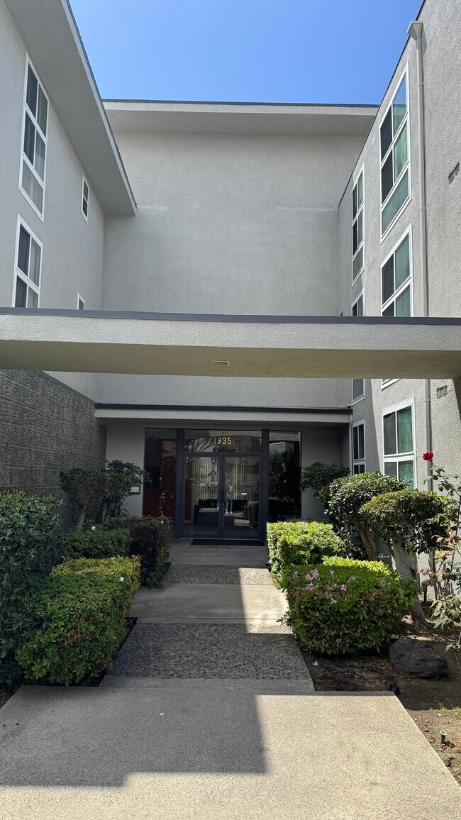 Foto del edificio - 1835 S Bentley Ave