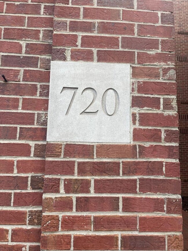 Foto del edificio - Studio w/ In-Unit Laundry near Tom Lee Park