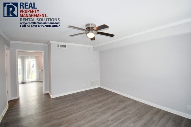 Building Photo - 2BD/1.5BA updated townhome, quick walk to ...