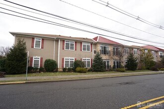 Building Photo - 475 Avenel St