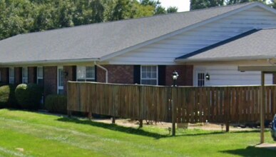 Building Photo - 13 E Cresthill Dr