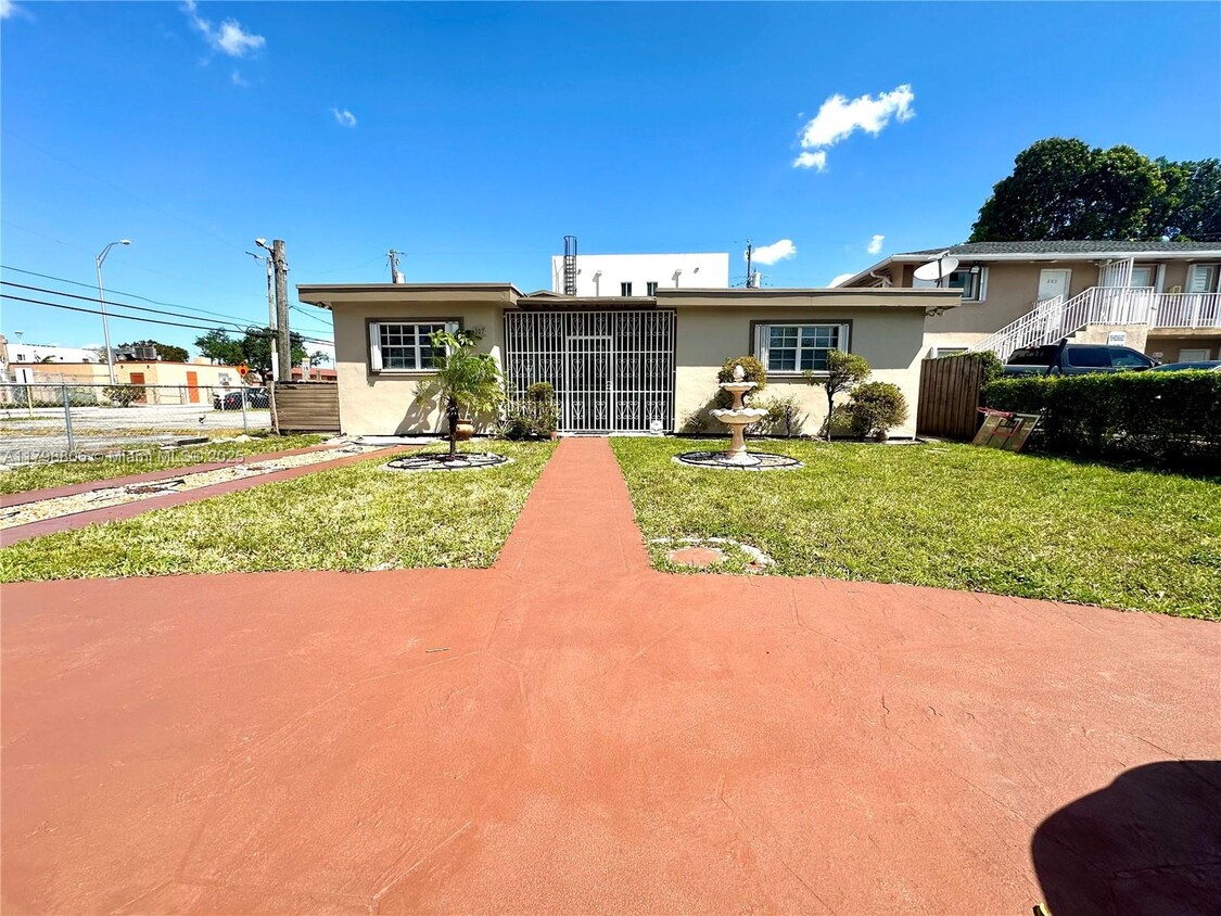 Foto principal - 307 E 5th St