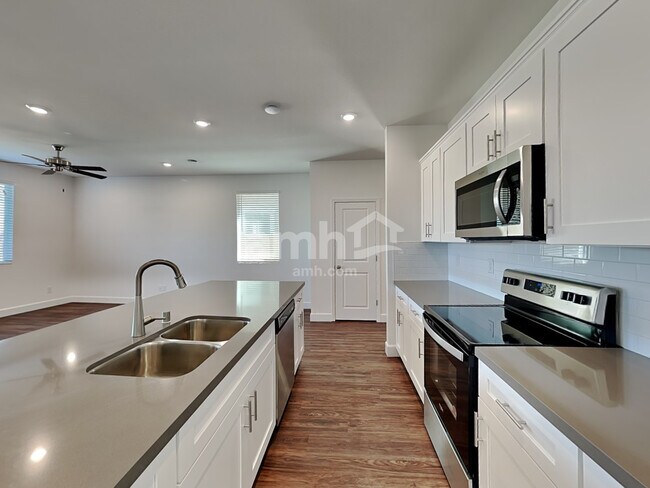 Foto del edificio - 10122 Cathedral Spires Ave