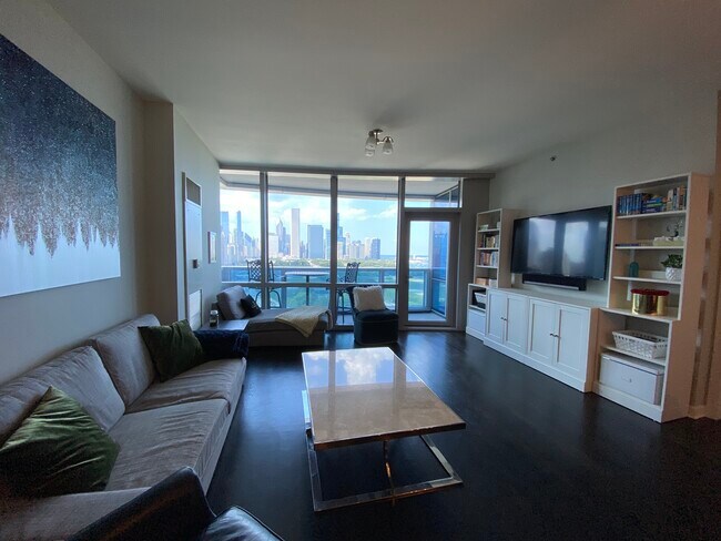 Living Room - 1211 S Prairie Ave