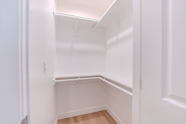 Foto del edificio - Showing Times: Every Tuesdays, Every Thursdays 4:00PM - 5:00PM & Every Saturdays 1:30PM - 2:30PM