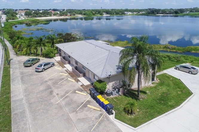Primary Photo - Lake front Apartment