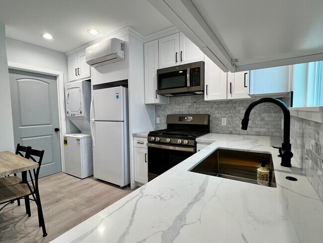 Building Photo - 2444 N Parish Pl