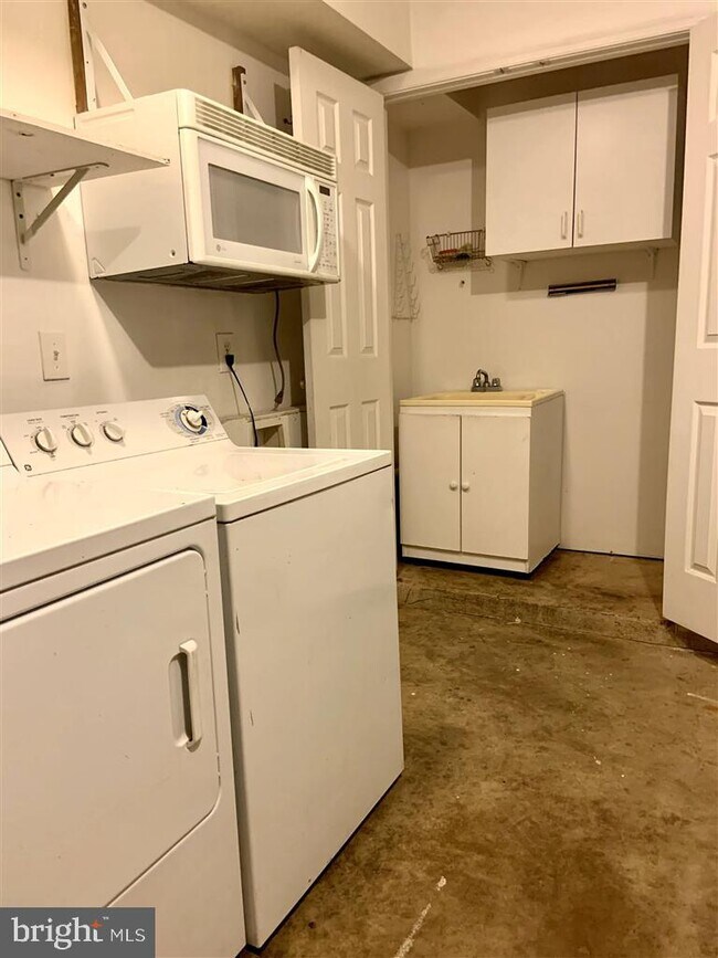 Building Photo - 20186 Hardwood Terrace