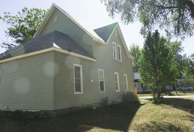 Building Photo - 121 7th St SW