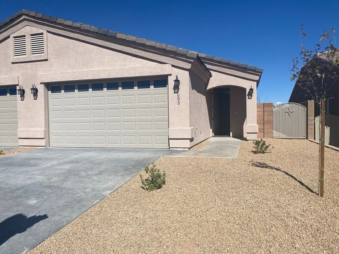 Primary Photo - 3 Bedroom 2 Bathroom Duplex
