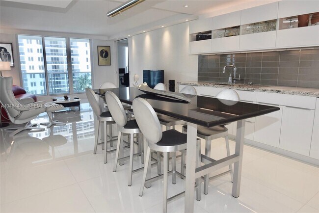 Foto del edificio - 2301 Collins Ave