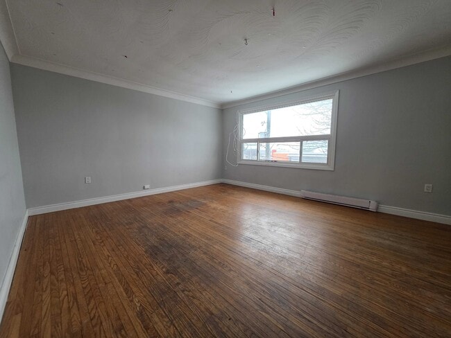 Building Photo - 672 Division St