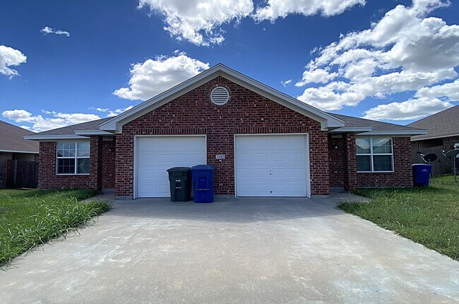 Building Photo - 2917 Starlight Dr