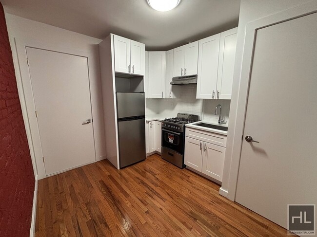 Building Photo - YORK AVENUE