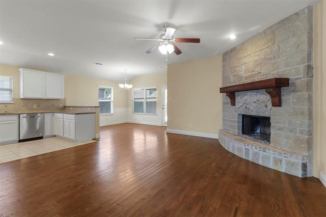 Foto del edificio - 1316 Red River Dr