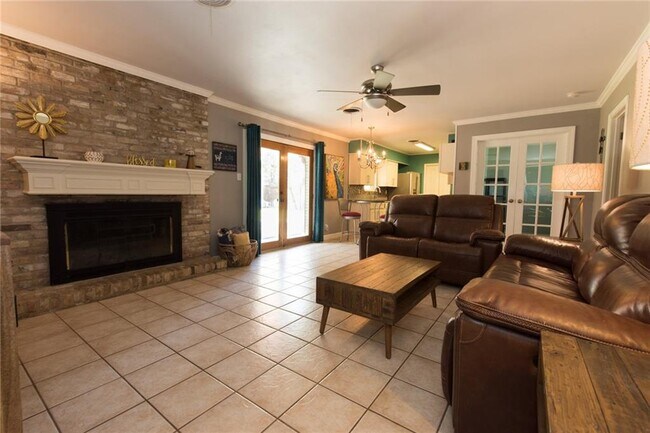 Foto del edificio - 11900 Spring Hill Dr