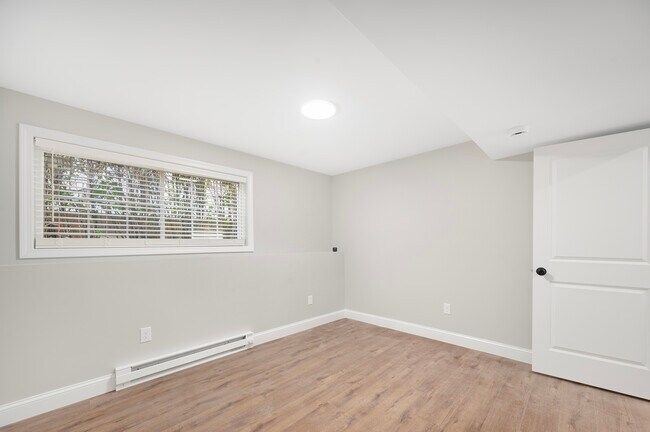 Building Photo - 28 Grosvenor Ave