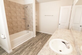 Building Photo - 902 Ember Wood Ct