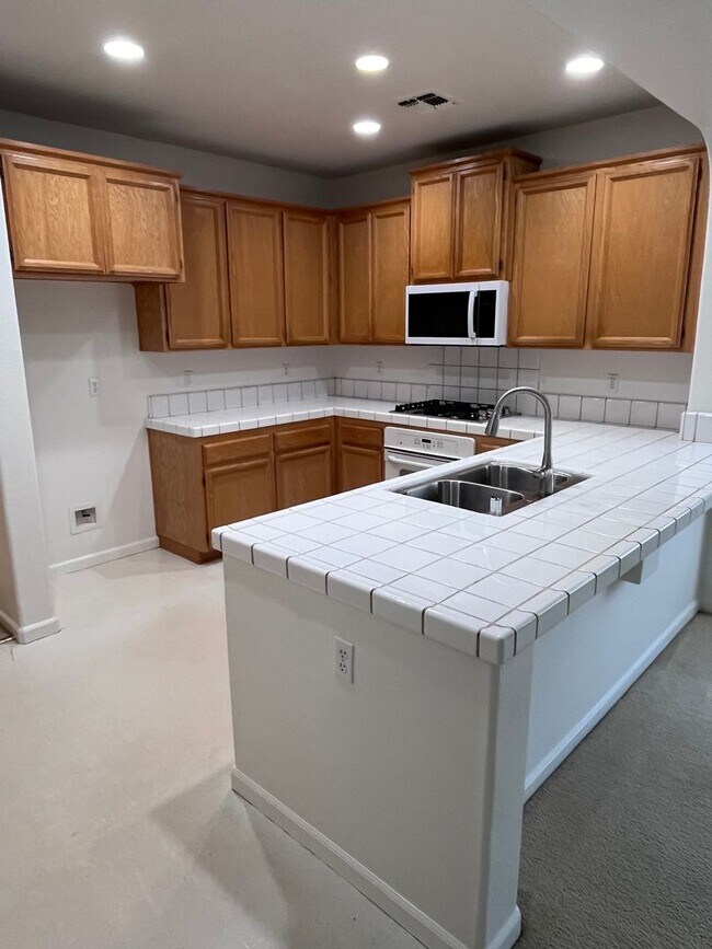 Building Photo - NICE HOME IN NORTH NATOMAS!!