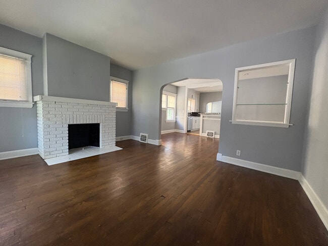 Building Photo - 2313 Grandview Ave