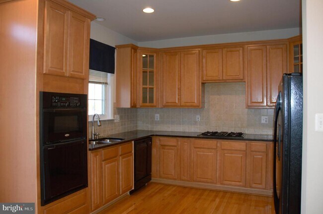 Building Photo - 4067 Columbia Pike