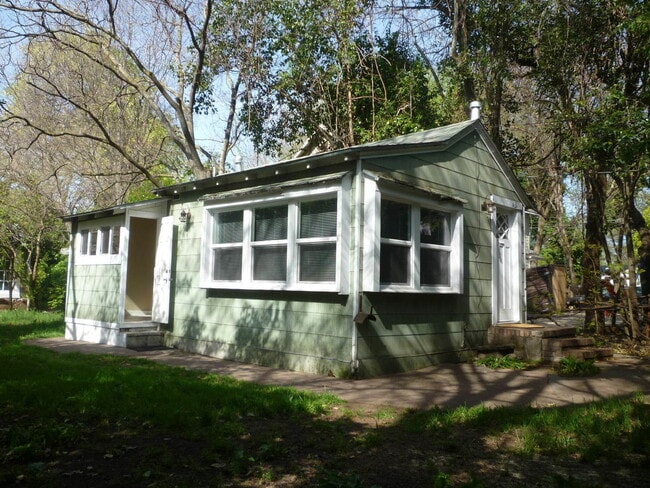 Building Photo - Studio House Blocks from CSUC!