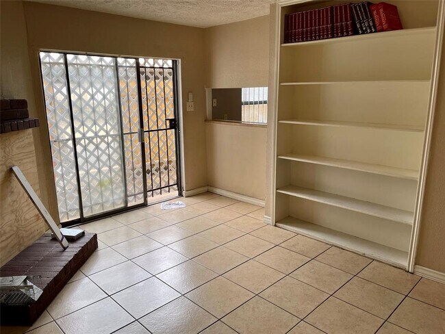 Foto del edificio - 7886 W Bellfort Blvd
