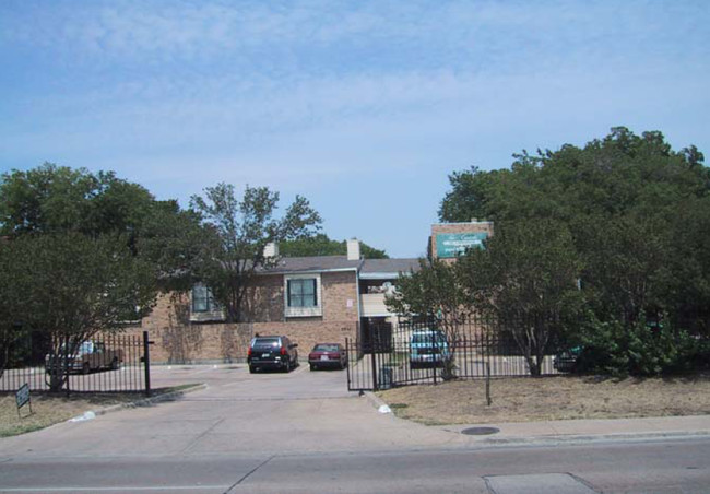 Building Photo - Courts of Lakewood