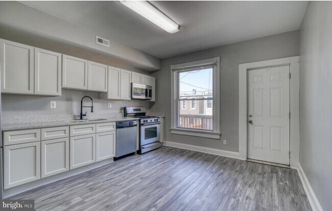 Building Photo - 530 N Linwood Ave