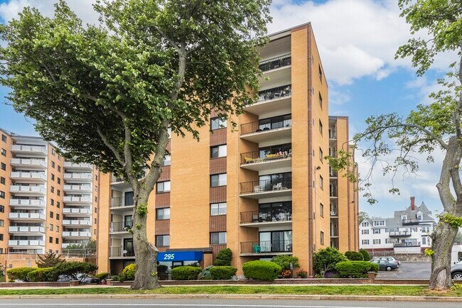 Foto del edificio - 295 Lynn Shore Dr