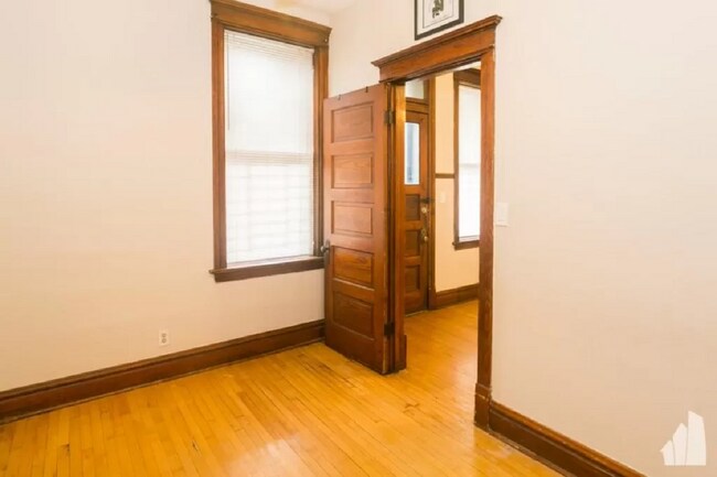 Foto del edificio - 2523 N California Ave