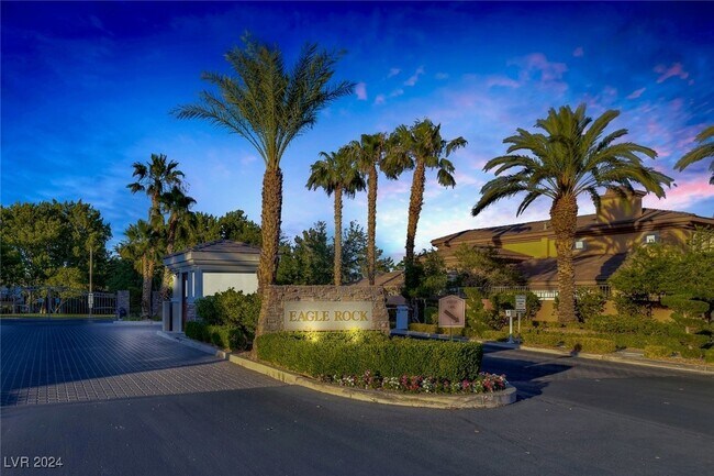Foto del edificio - 729 Pinnacle Heights Ln