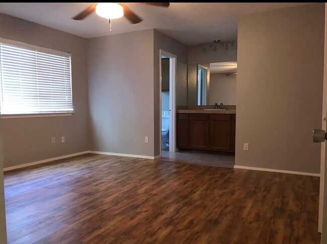 Building Photo - 2811 Crownspoint Dr
