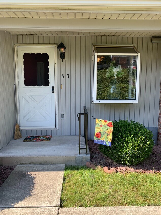 Main Floor Entrance - 53 Abington Gardens Dr
