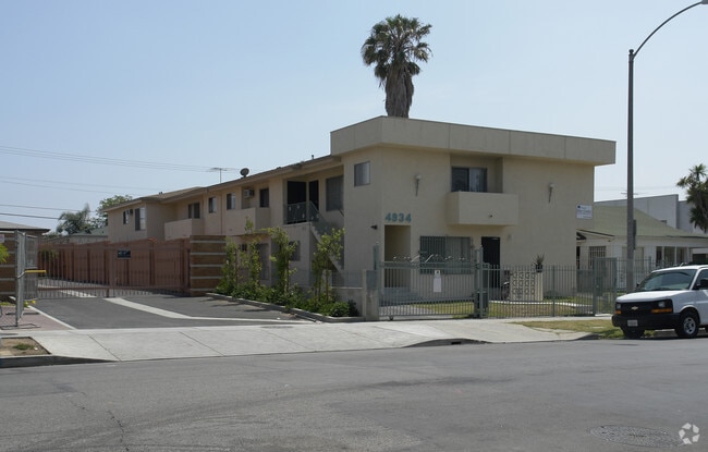 Building Photo - 4934 Maplewood Ave