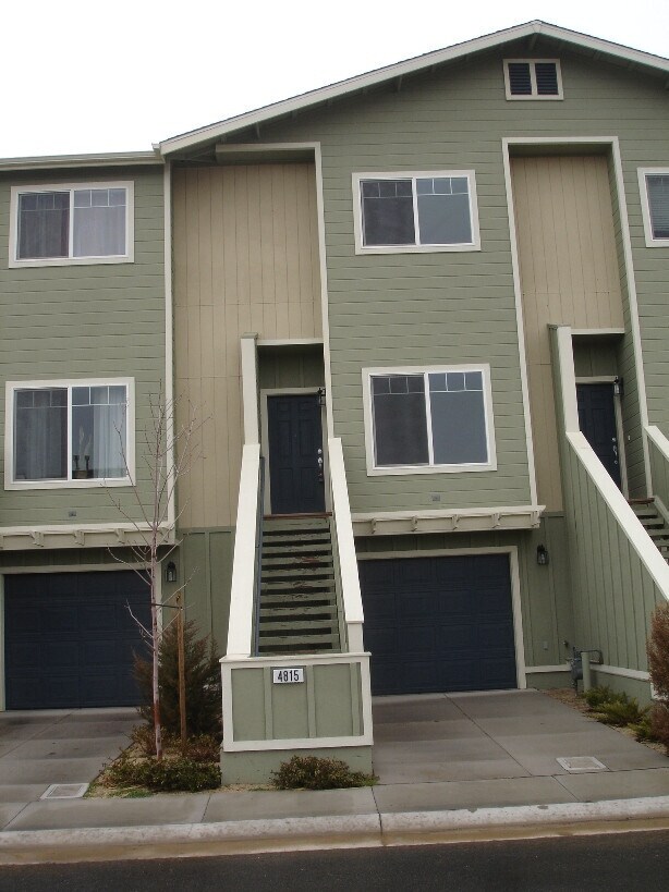 Foto principal - Beautiful Two Master Bedroom Townhome Near...