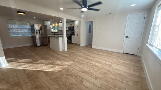 Building Photo - 5813 Tampico Rd