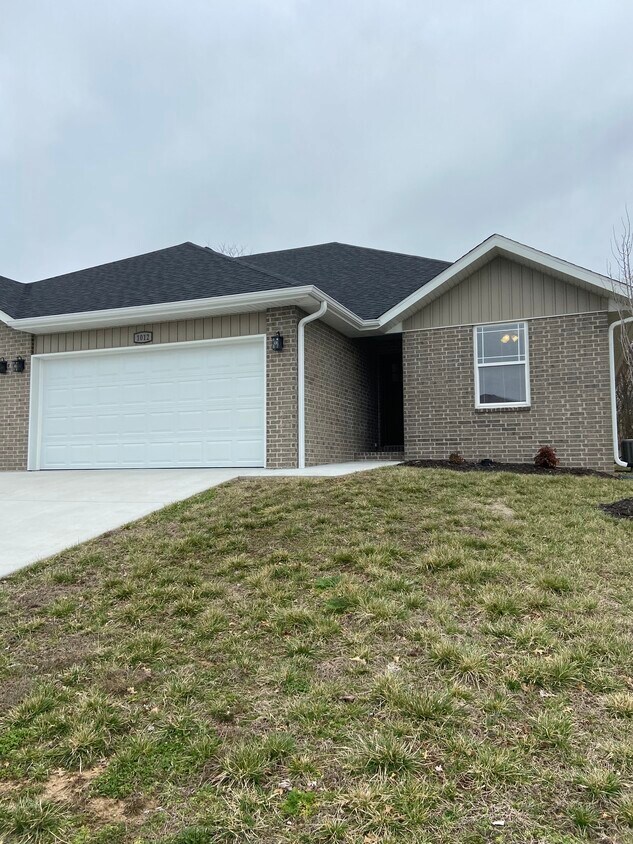 1012 N Missouri Dr, Ozark, MO 65721 House Rental in Ozark, MO