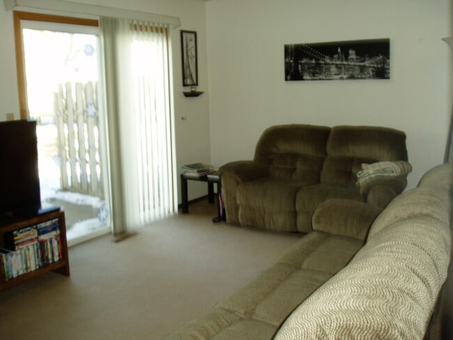 Foto del edificio - 3420 Harcourt Dr